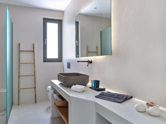 First Bathroom Main Villa